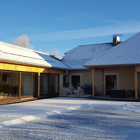 ベッド・アンド・ブレックファスト ル クロ デ ゾルヌ アヌー